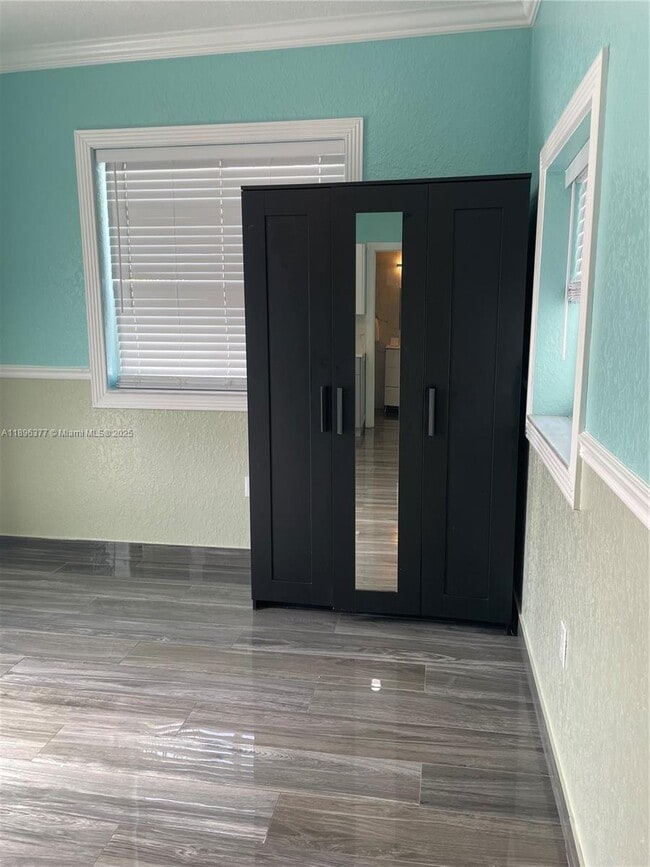 Photo - 240 NE 27th St Unidad 1