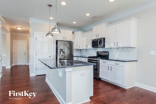 Photo - 97 Roterham Dr