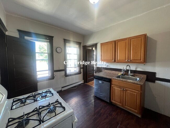 Building Photo - 118 Columbia St Unit 3