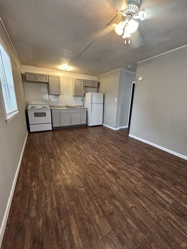 Photo - 1411 S Broadway St Unit 1411 S Broadway - 2