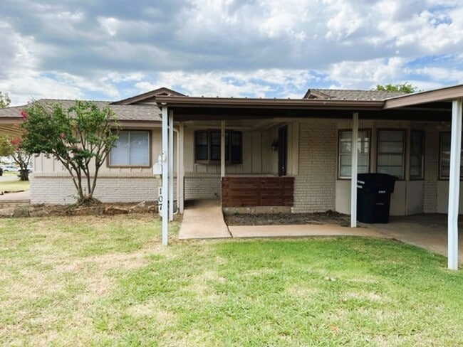 Photo - 107 NE 6th St