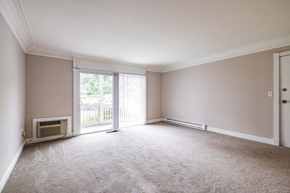 Middlebury Crossing Apartments