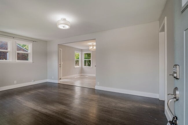 Photo - 2129 Crystal Dr