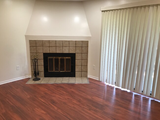 Photo - 1 Park Gate Dr