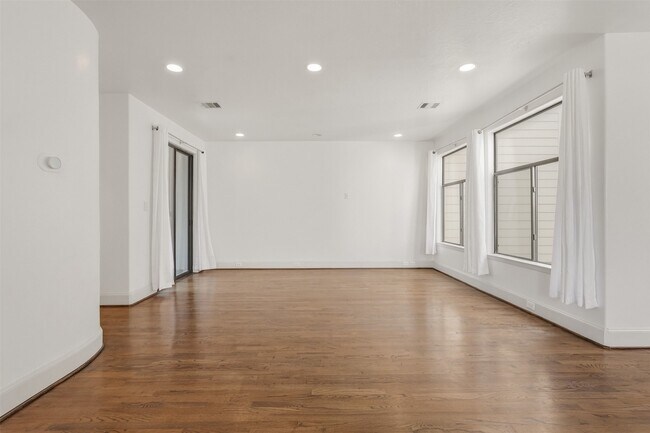 Photo - 2816 Rusk St