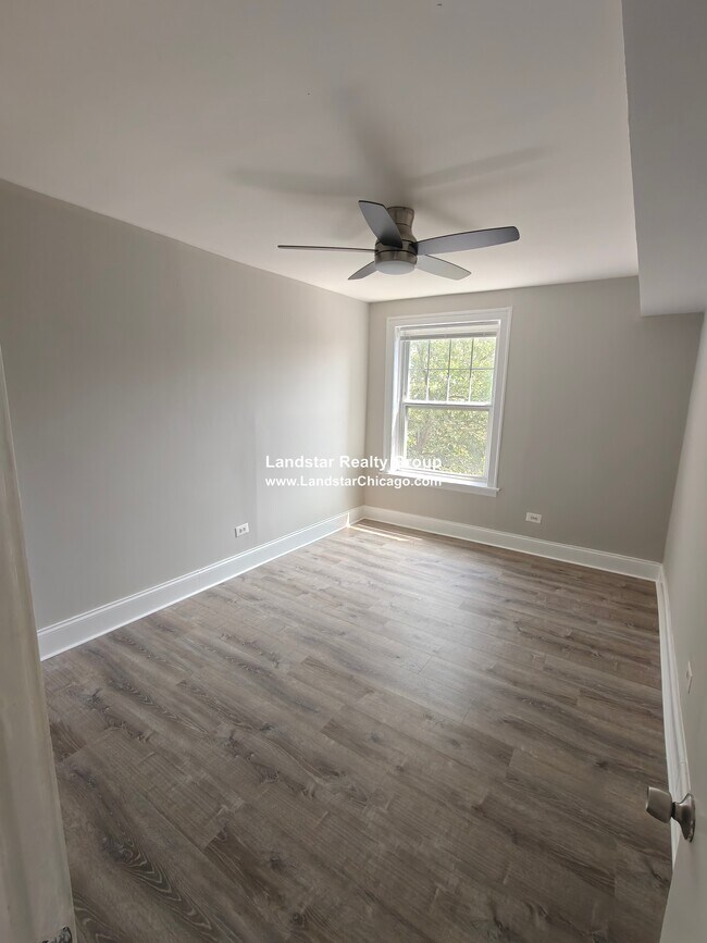 6312 N Oakley Ave Unit 3