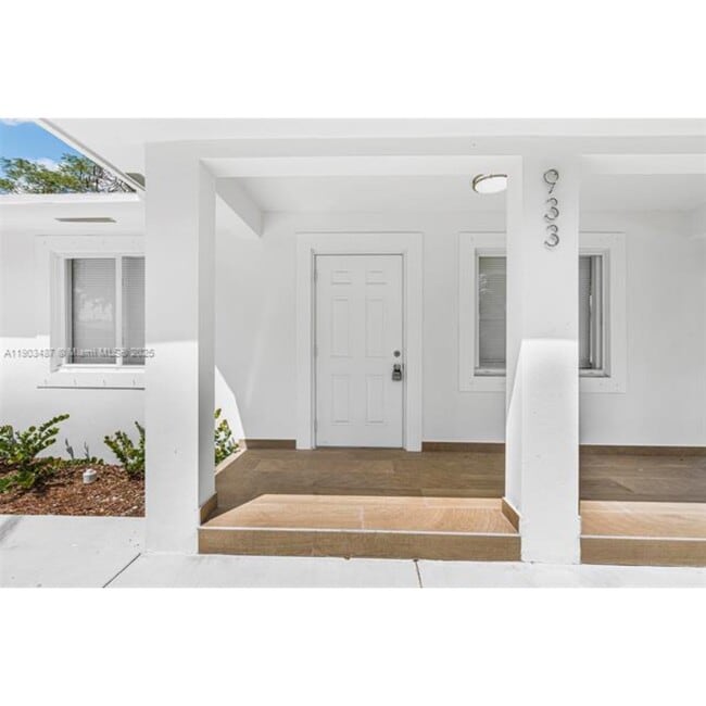 Photo - 933 NW 50th St