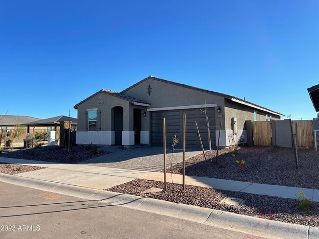 17401 W Red Fox Rd