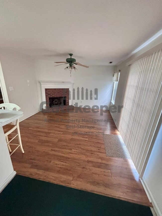 Photo - 644 N Fairfield Dr