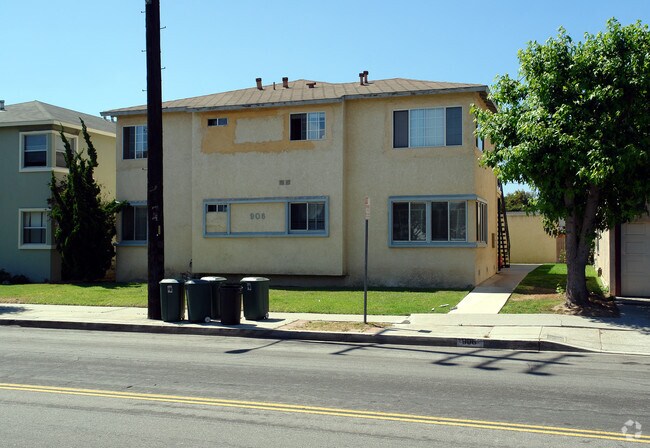 906 E Imperial Ave