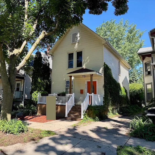 Building Photo - 824 E Dayton St