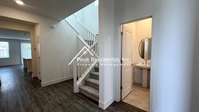 Photo - Newer Elk Grove 4bd/3.5ba Home near Big Horn & Poppyridge Rd