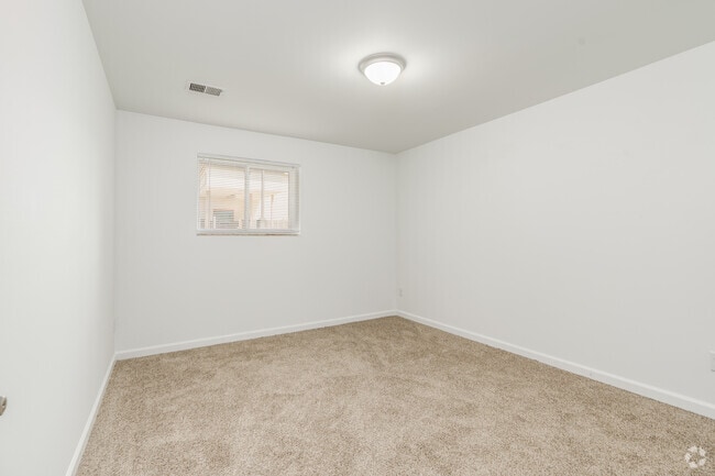 2BR, 2BA - 972 SF - Primary Bedroom - Worthington Terrace