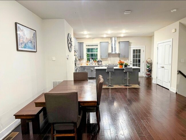 Photo - 119 Livingston Ln