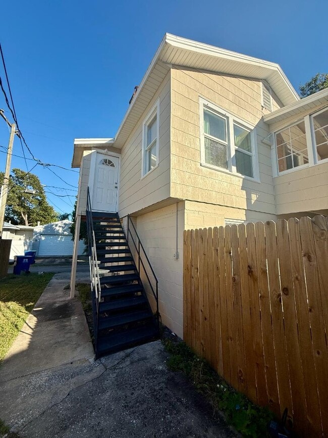 Photo - 1435 1/2 15th St N. - 1435 1/2 15th St N