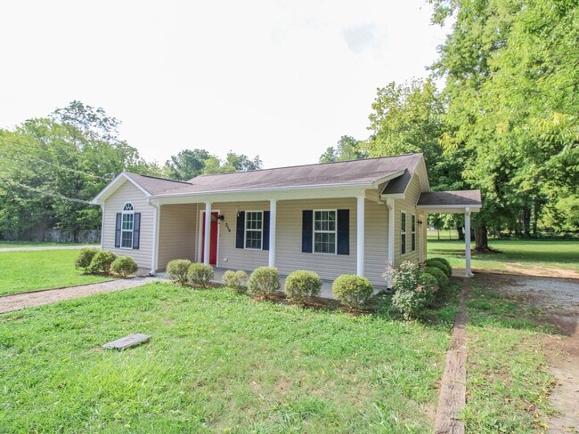 Photo - Convenient 2 bed 1 bath home in Athens City located near Athens State University and downtown Ath...