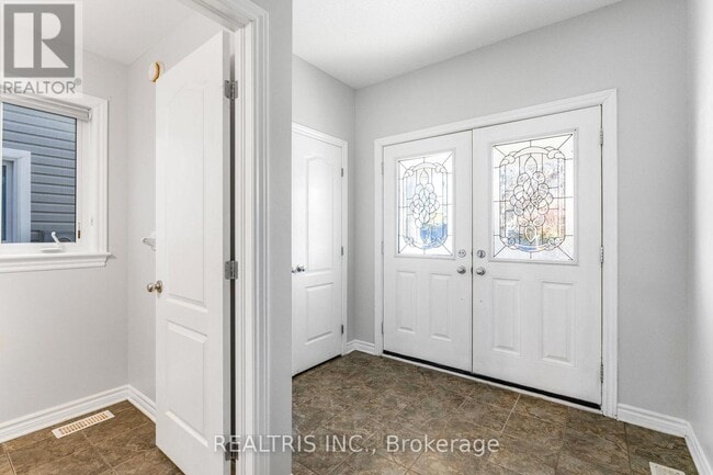 Photo - 471 Creekview Way