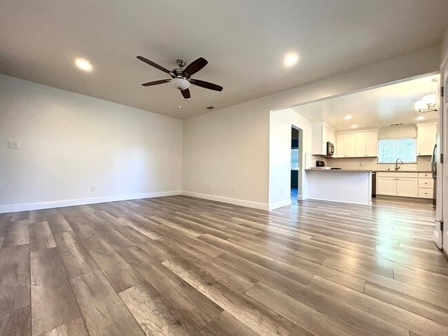 Photo - Beautiful Updated 2 Bedroom 2 Bathroom - C...