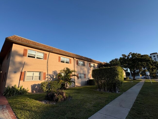 Building Photo - 650 SW 2nd Ave Unit 2460