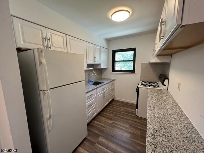 Building Photo - 401 US-22 Unit 12E