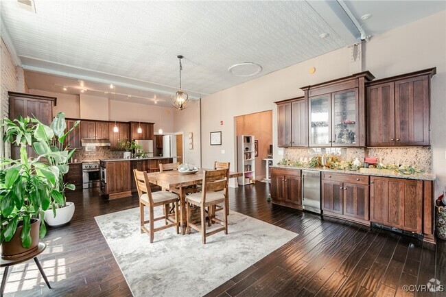 Building Photo - 612 Hull St Unit 302 Rental