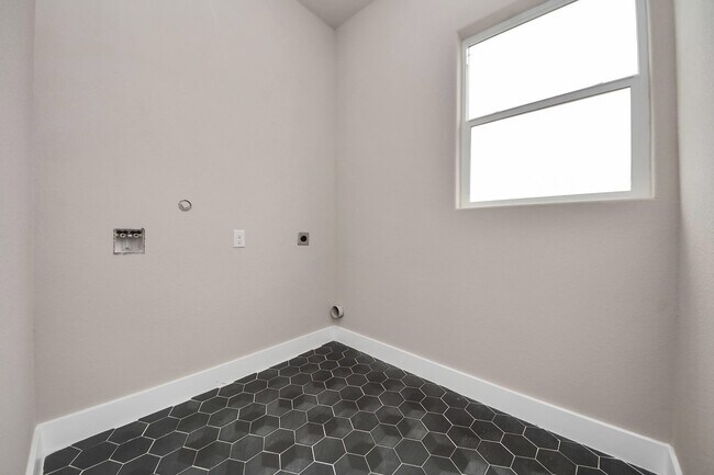 Photo - 11141 Rd 5503