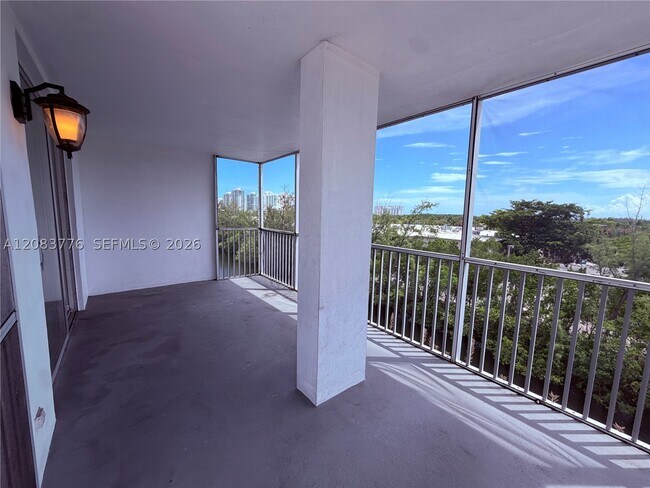 Building Photo - 3660 NE 166th St Unit 615