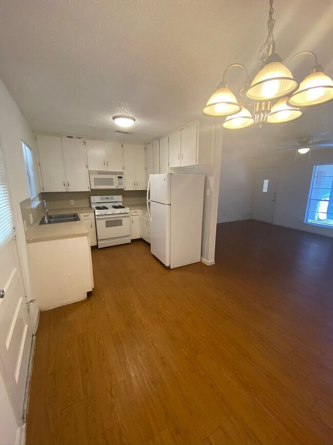 Photo - 3402 S Oak Dr Unidad B