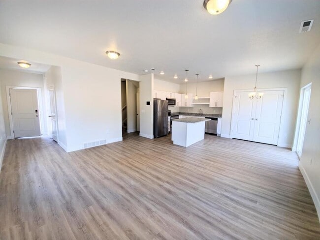 Photo - 1036 W 600 S