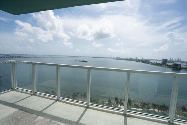 Photo - 1900 N Bayshore Dr Unidad 2201