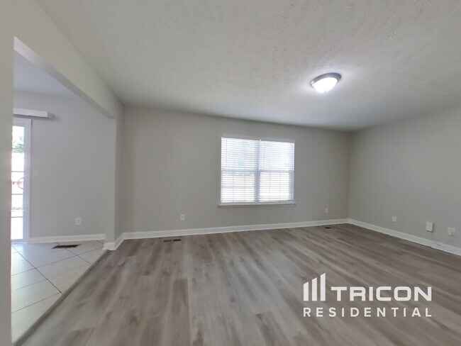 Photo - 645 Belgium Dr