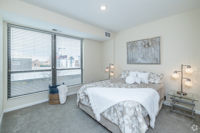 1BR, 1BA - 744SF - Bedroom