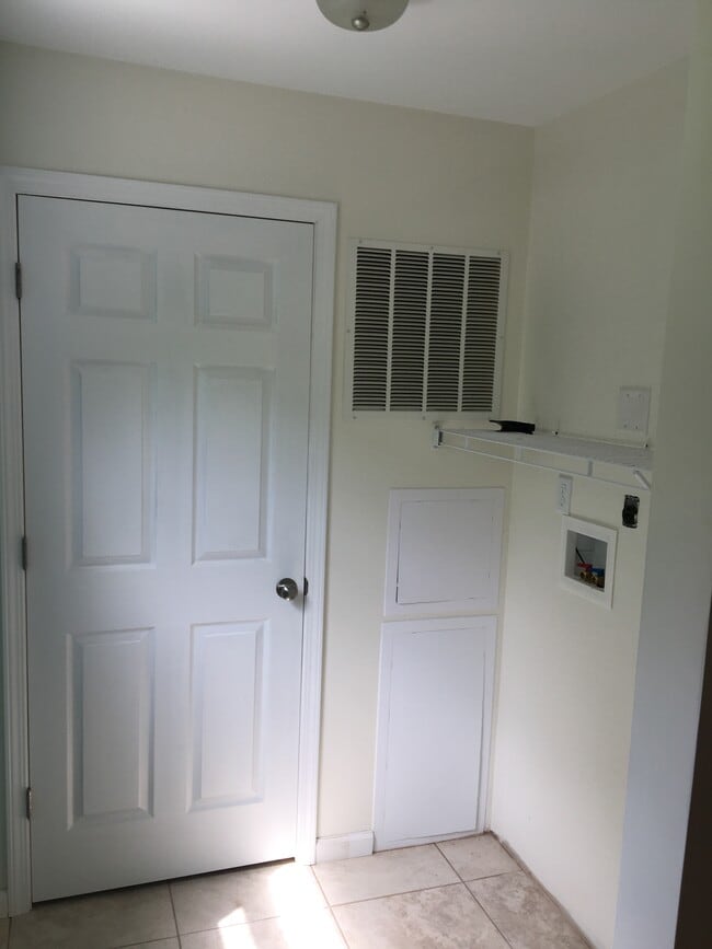 Photo - 12 Rallen Dr Unit B