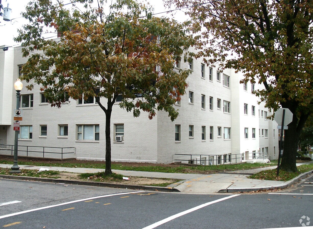 Photo - 738 Longfellow St NW