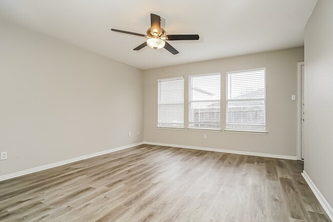 Photo - 2232 Southway