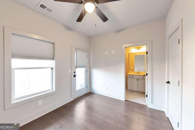 Photo - 1192 Wylie St SE