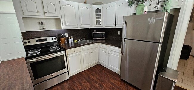 Building Photo - 1701 Shenandoah St Rental