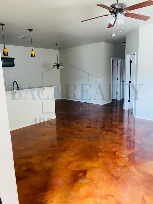 Photo - 3br 2ba duplex with 2 car garage!