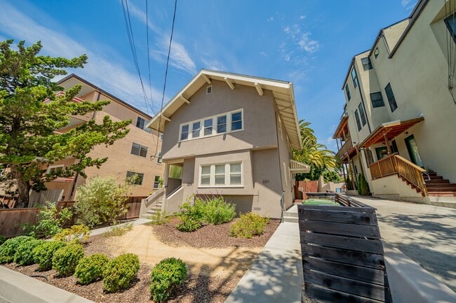 2209 Cedar St  