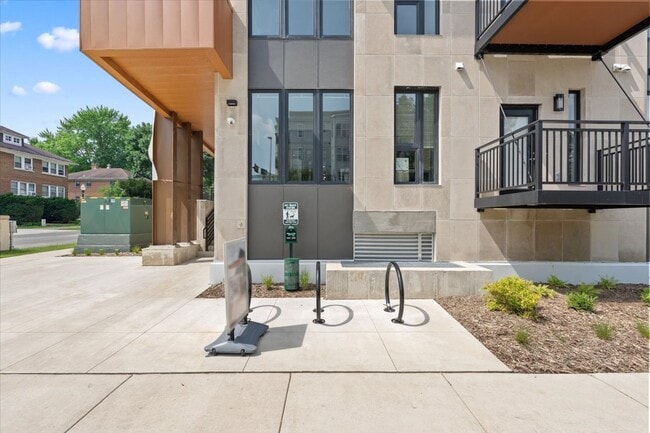 Photo - 402 W Wilson Street