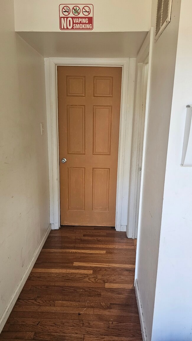 Photo - 909 Porter Ct NE