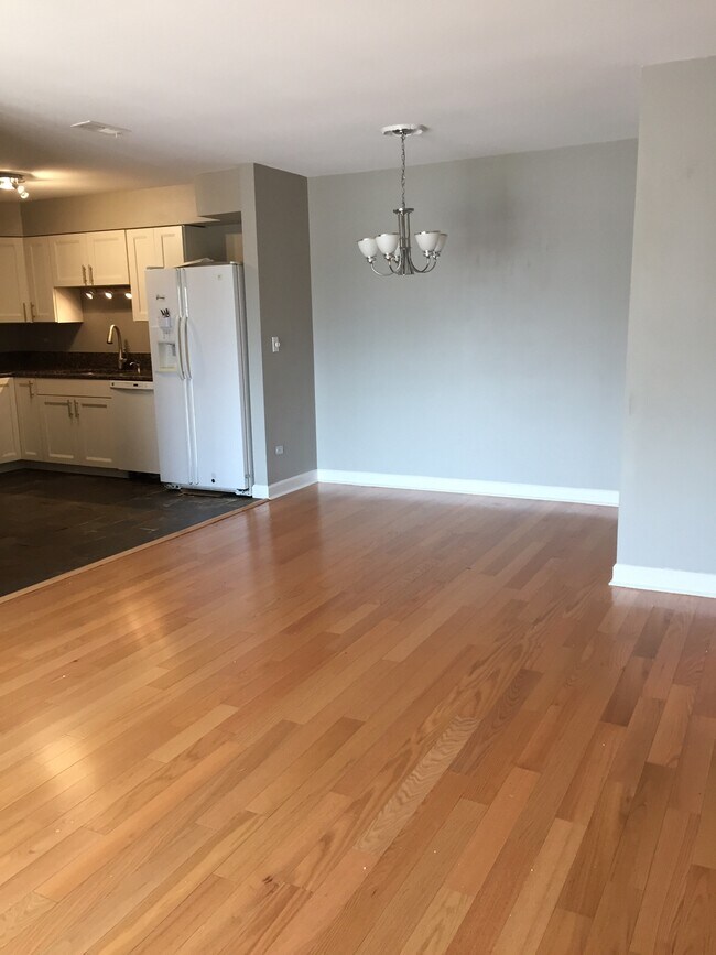 Dining area - 400 74th St Unit 206