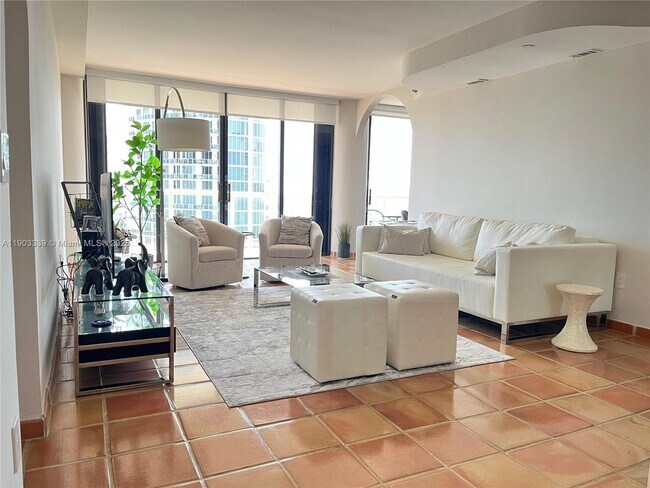 Photo - 4000 Island Blvd Unidad 1703