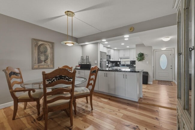Photo - 9420 S Hollybrook Lake Dr Unidad 304