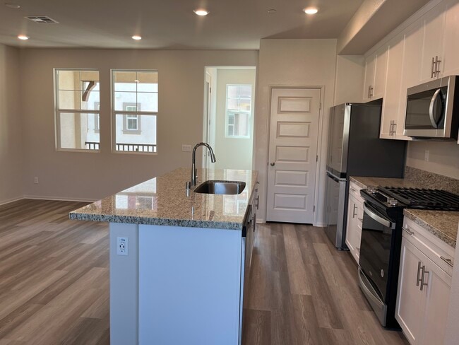 Photo - 28019 Oakdale Dr