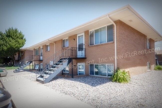 Building Photo - 3006 Sunset Dr Unit 4