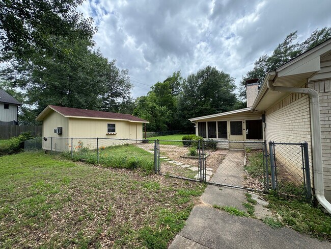 2598 Clark Ln