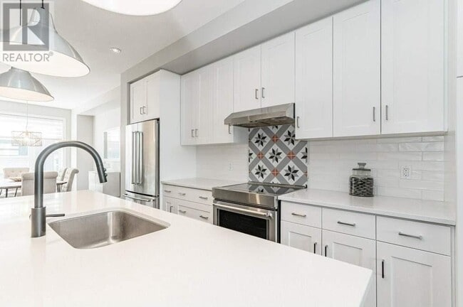 Photo - 1284 Gordon St