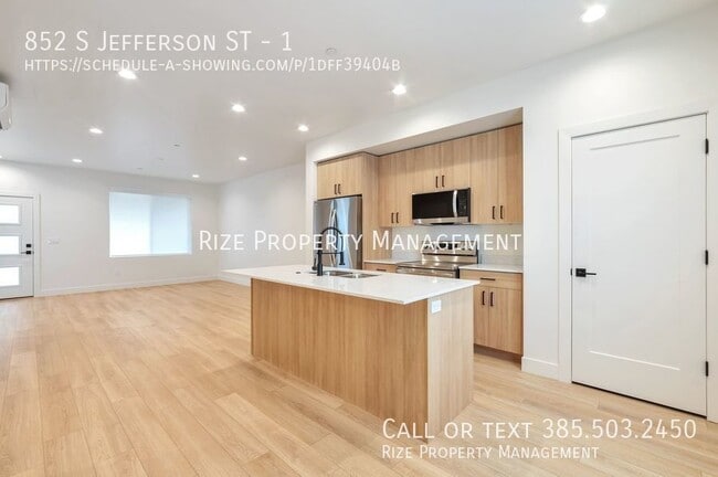 Photo - 852 Jefferson St W