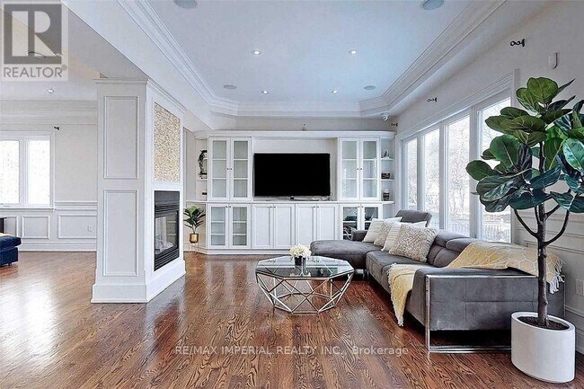 82 Woodward Ave
